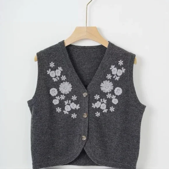 Grey 100% Wool Embroidered Vest – Button Front, Minimal Style - Picture 4 of 8